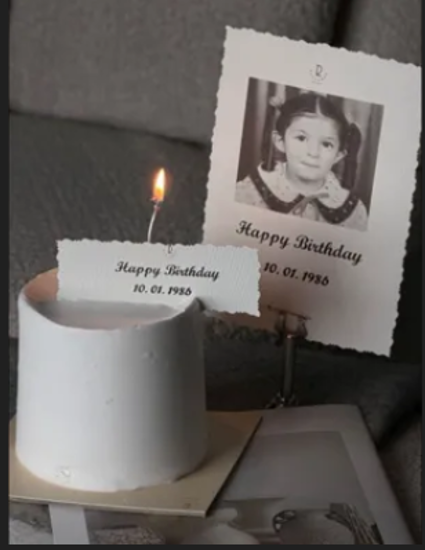 Picture of Small cake with photos card